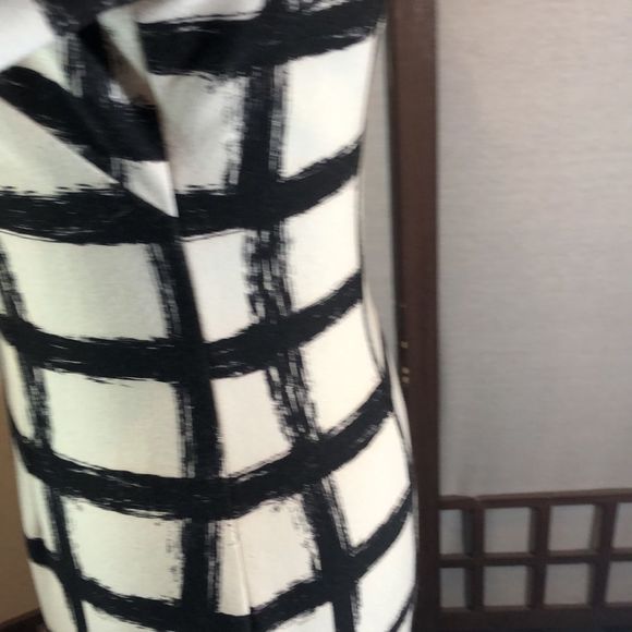Eliza J Dress sz 6 white polyester knit sheath, 3/4 sleeve, black grid, lined - Picture 9 of 15